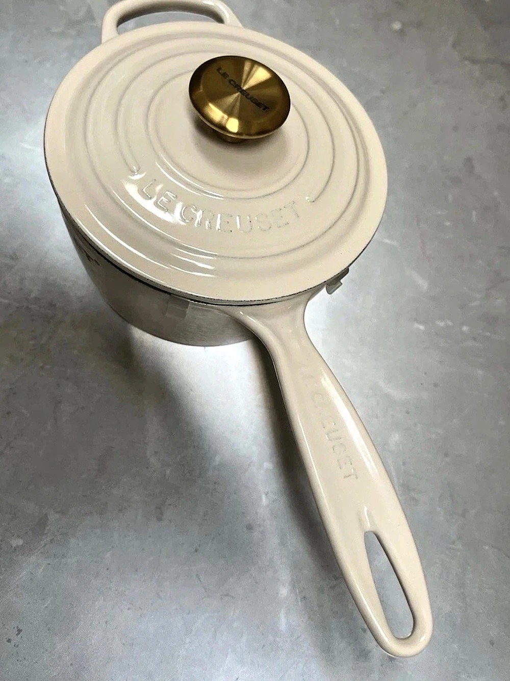 NEW Le Creuset 1.75-Qt Signature Saucepan – Cream & Gold knob